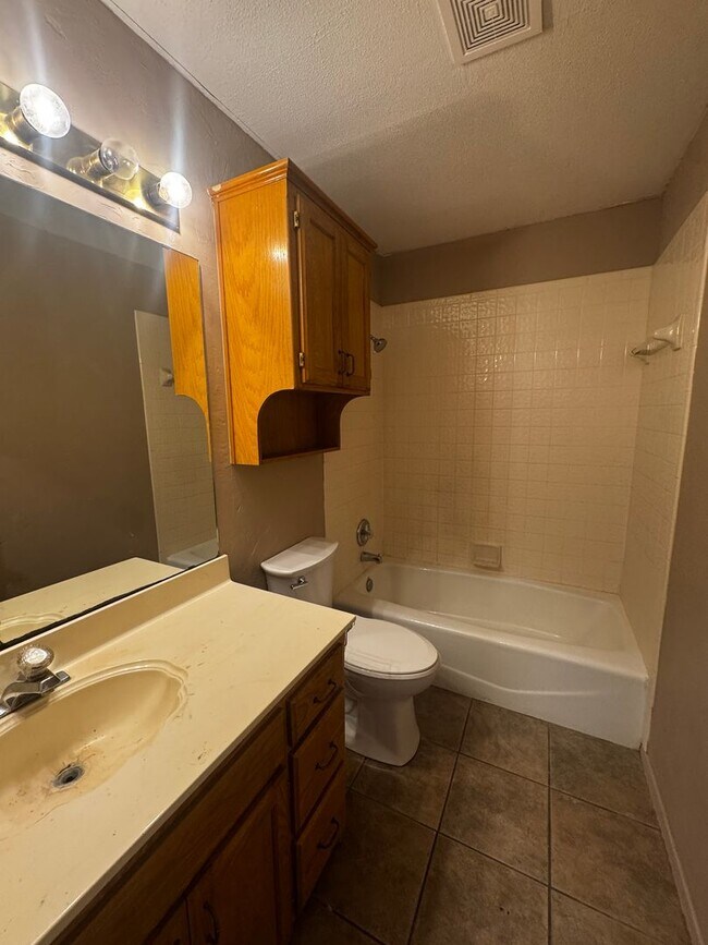 Building Photo - Charming 3bedroom, 2bath home in Estaodao