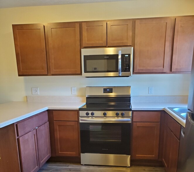 Building Photo - 3865 Vale Dr