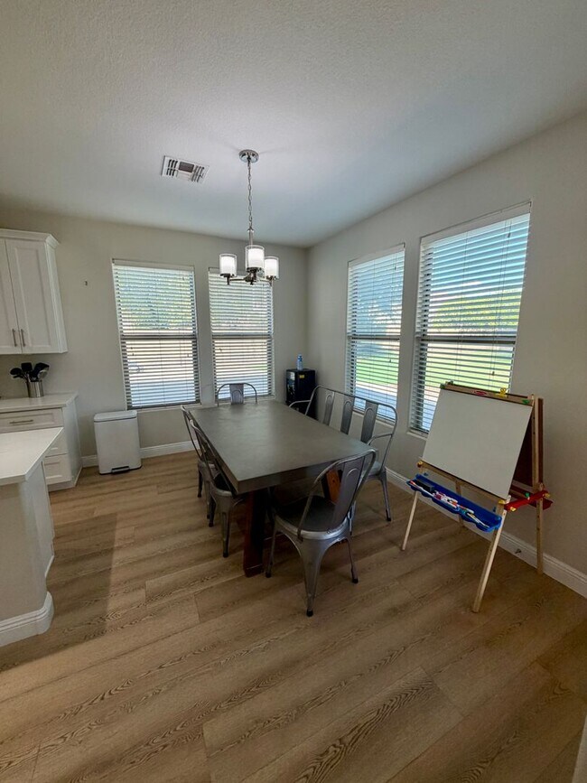 Building Photo - Spacious 6-bedroom, 2.5-bathroom home in Chandler, Welcome to the family friendly community of Su...