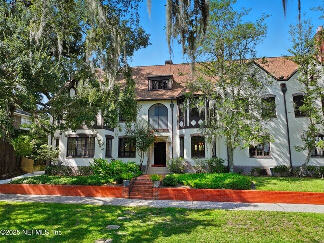 Building Photo - 3319 Pine St