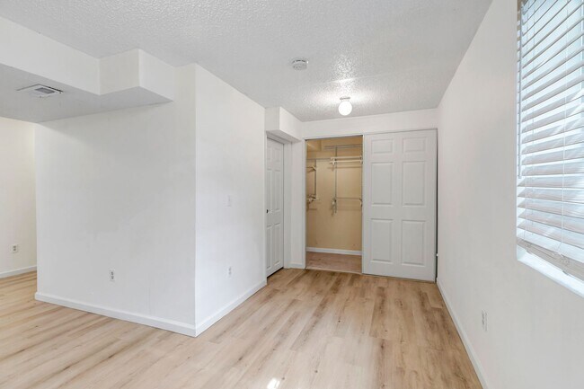Building Photo - Spacious Home in Castle Rock