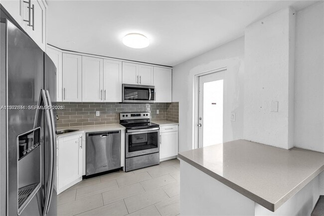 Building Photo - 650 Coral Wy