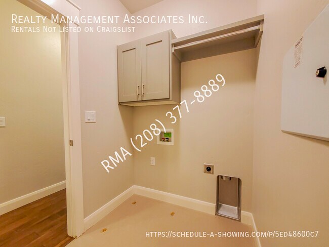 Building Photo - 11277 W Portola St