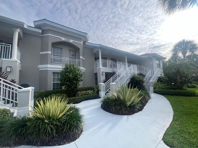 Building Photo - 2bed/2baths Close to the beach, Mercato and Great Schools