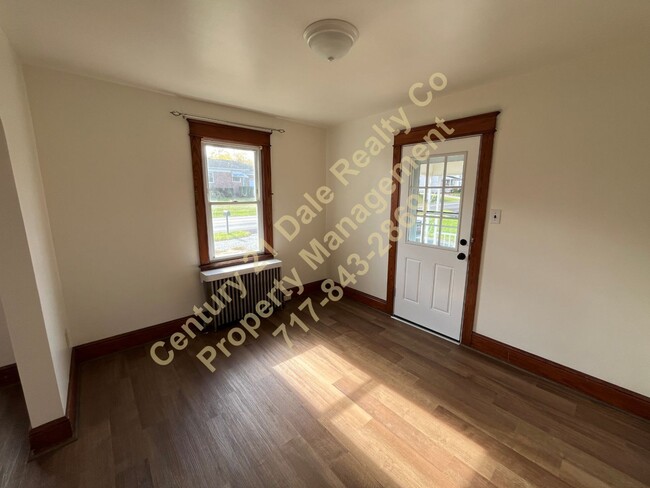 Building Photo - 3 BR Cape Cod in Eastern School District R...