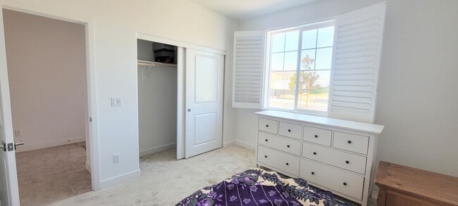 Building Photo - Gorgeous New Lennar Home - Lots of Upgrades - Solar- Must See