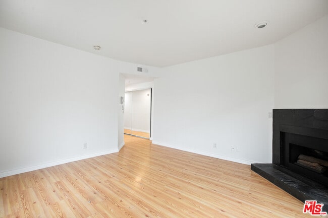 Building Photo - 1059 S Sherbourne Dr