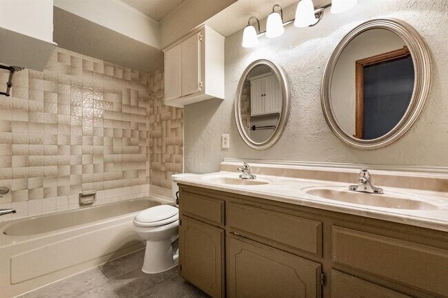 Building Photo - 1251 Kingston Rd