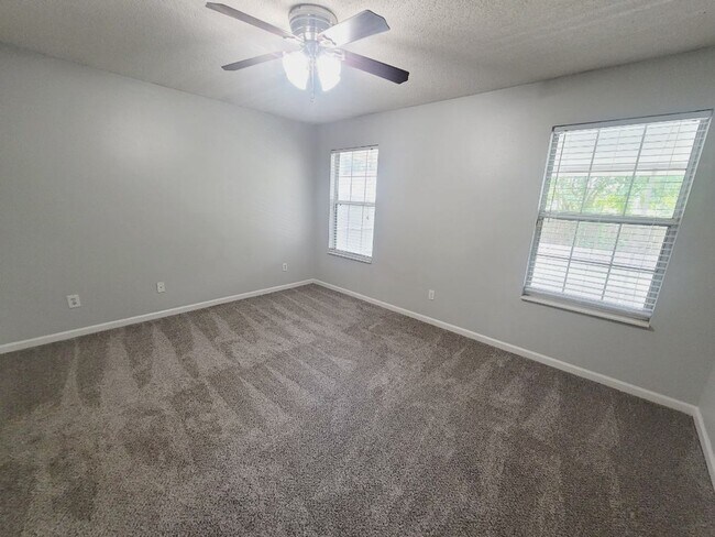 Building Photo - LOVELY 3/2 w/ Screened Porch, New Carpet in Bedrooms, Washer/Dryer, & Privacy Fenced Yard! Includ...