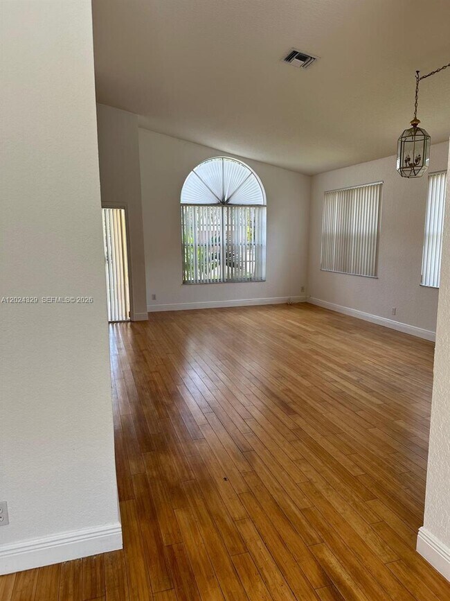 Building Photo - 11090 Baybreeze Way