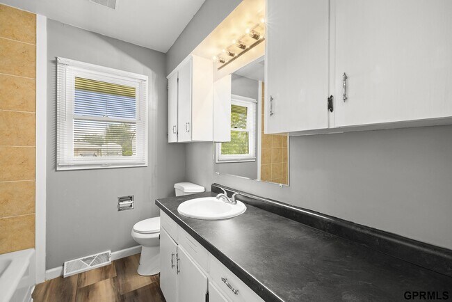 Building Photo - 105 Hillside Dr