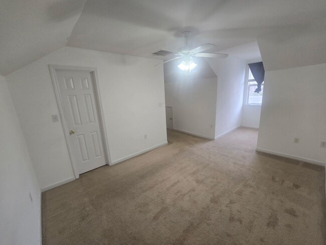 Building Photo - Welcome to this charming townhome in desirable Brambleton!