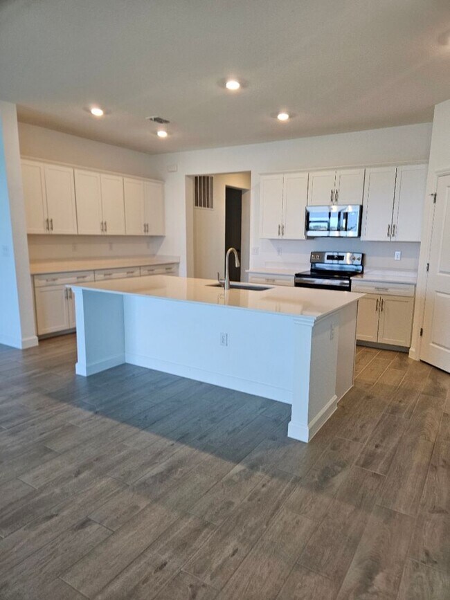 Building Photo - 8116 Shr Lk Dr