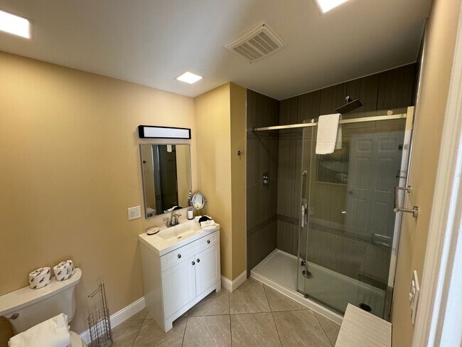 Building Photo - LUXURY!!!!!!