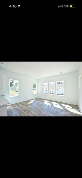 Building Photo - 2735 Primrose Ave