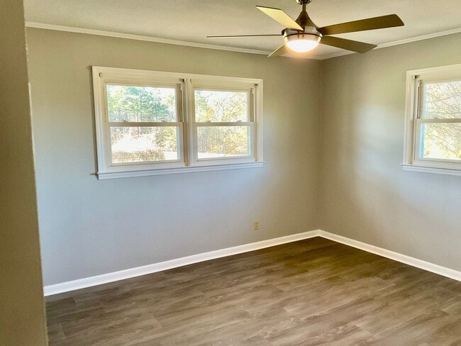 Building Photo - Brick Ranch Style home with 3 Bedrooms, 2.5 Baths, Full Unfinished Basement In Iron Station NC