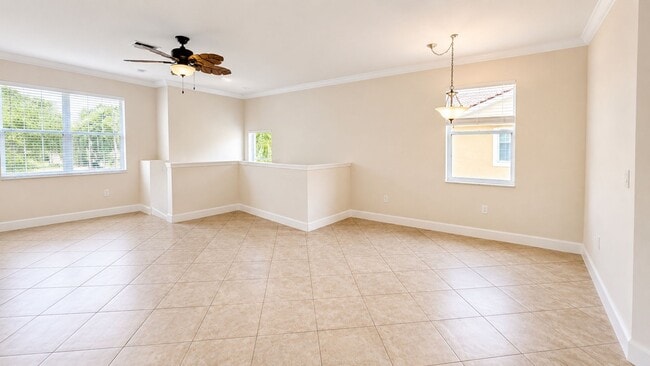 Building Photo - Annual UNFURNISHED 3-bed 2-bath condo in Stonehaven