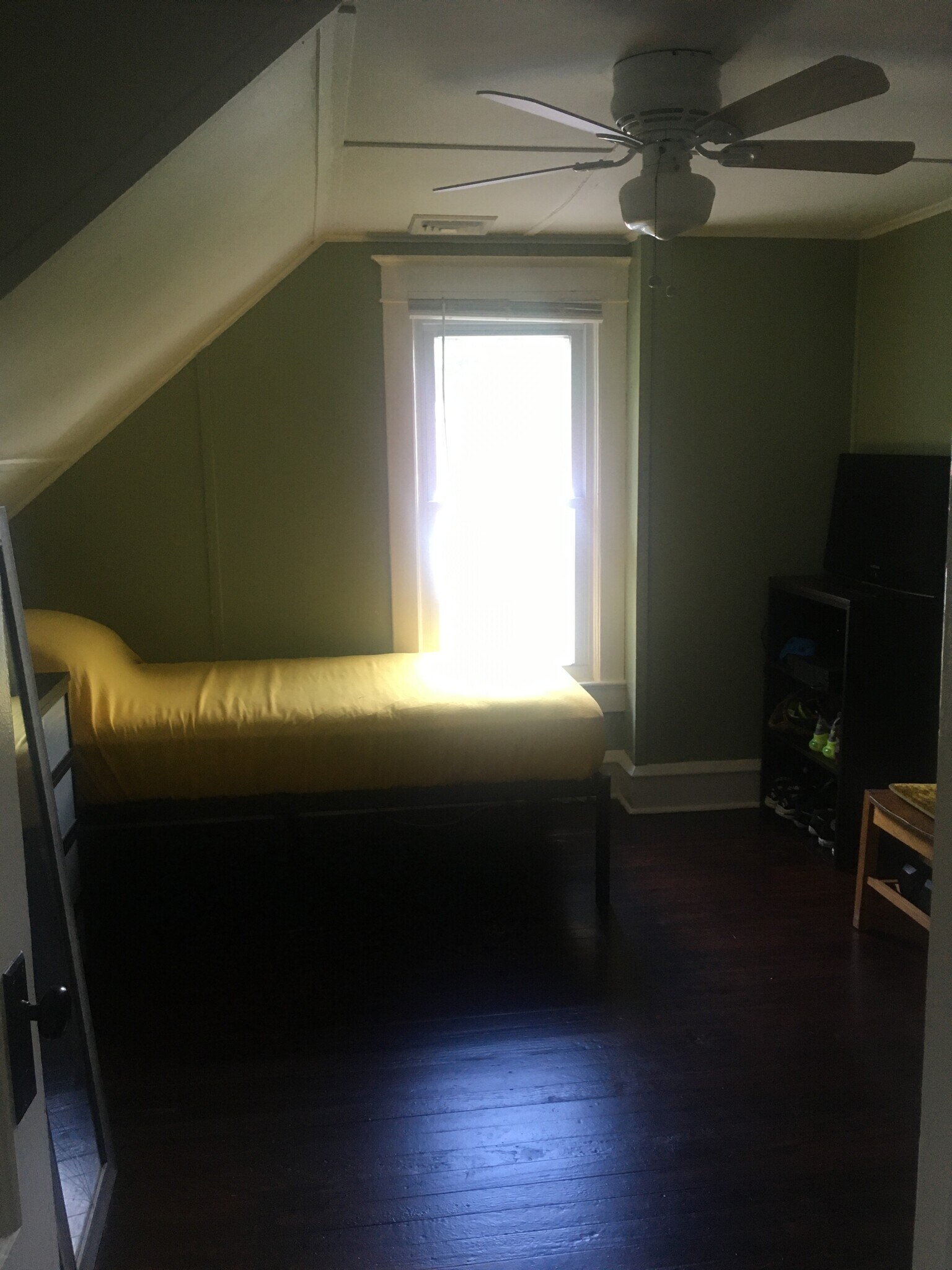 Building Photo - 1302 Hillside Ave