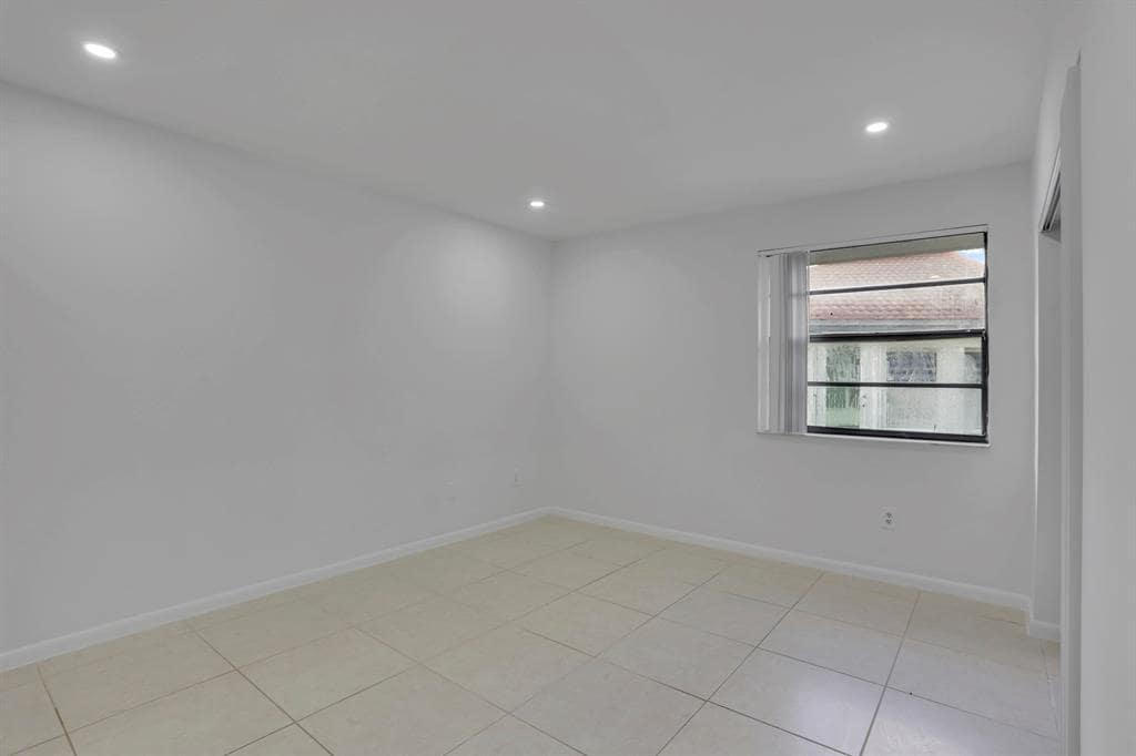 Building Photo - 315 NW 36th Ave