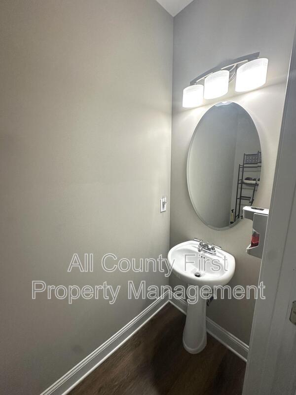 Building Photo - 553 Sprayberry Dr