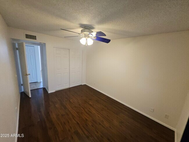 Building Photo - 513 N Apache Dr