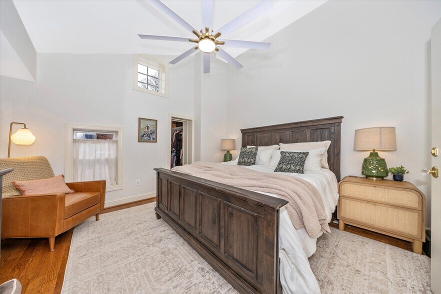 Building Photo - 15 E 5th St