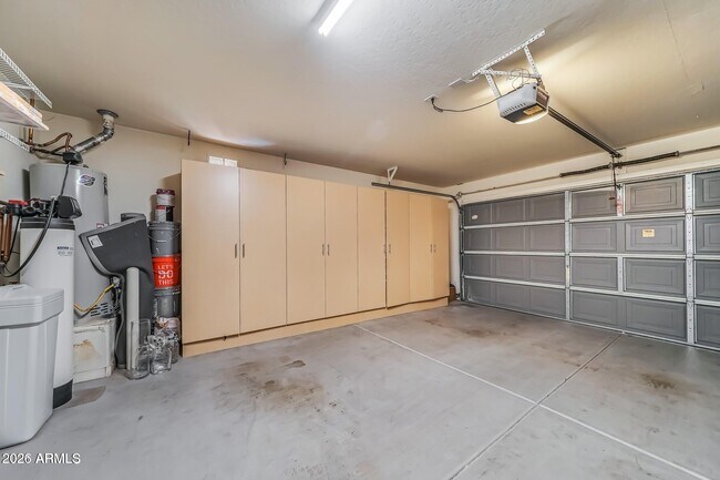 Building Photo - 1221 E Kramer Cir