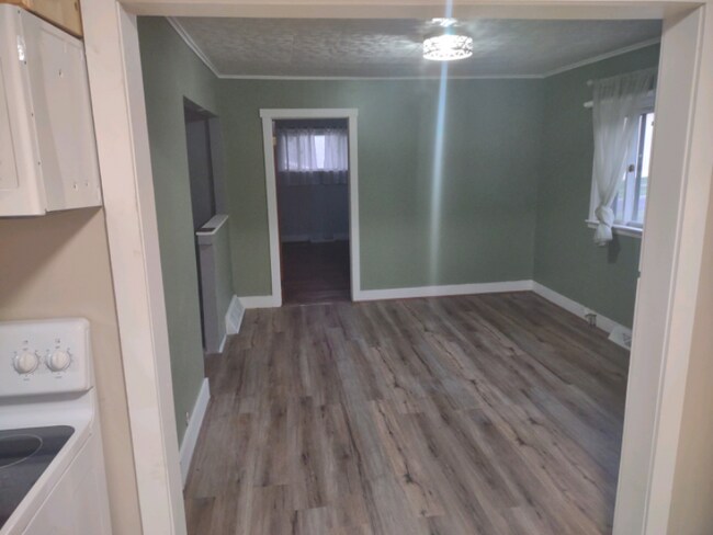 Building Photo - 105 Maher St