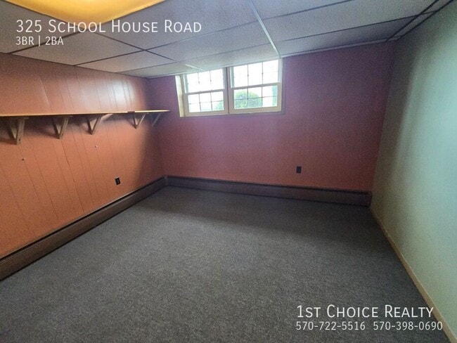 Building Photo - 325 Schoolhouse Rd
