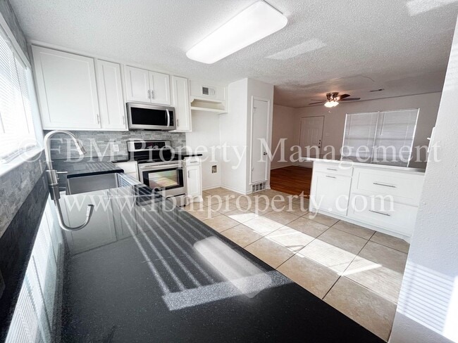 Building Photo - 1408 Nichols St