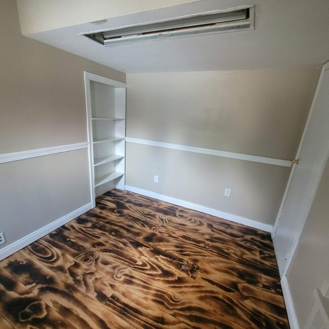 Building Photo - 400 E Park Pl