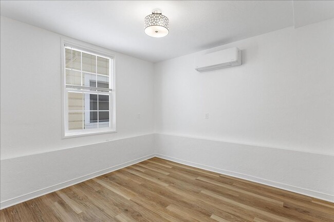 Primary Photo - 1443 Stanton St