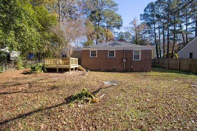 Building Photo - Charming 2-Bed, 1-Bath Home in Forest Acres!