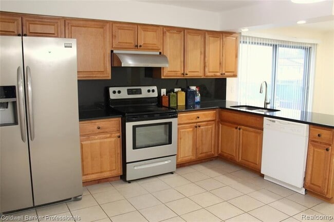 Building Photo - 6586 Carriage Hills Dr