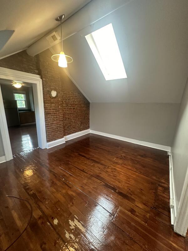 Building Photo - 2132 W 11th St