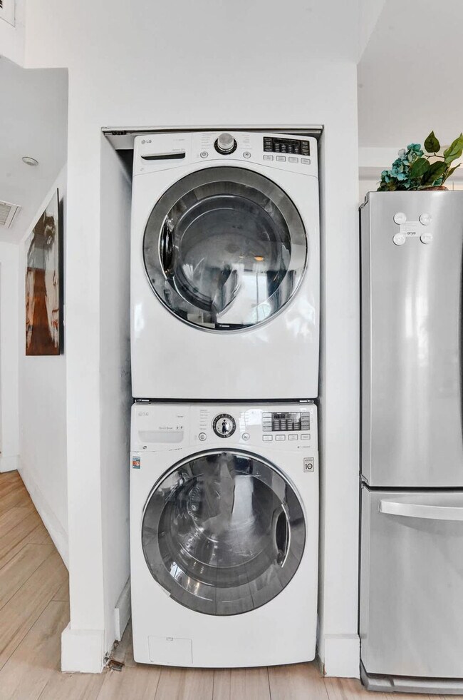 Building Photo - 2889 McFarlane Rd