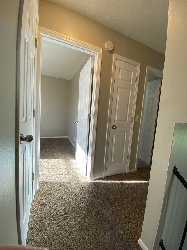 Building Photo - 5606 S 114th St