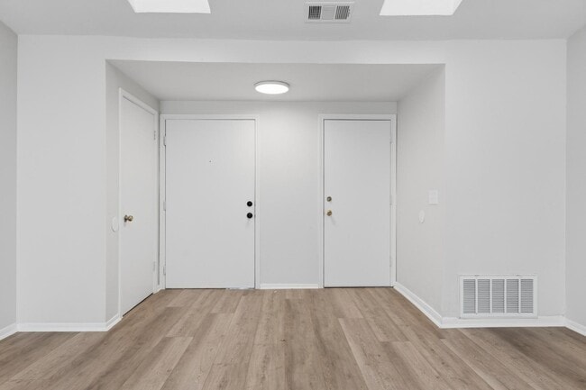 Building Photo - 9455 Greens Point