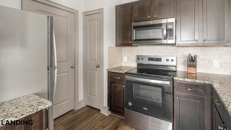 Building Photo - 18021 Kingsland Blvd