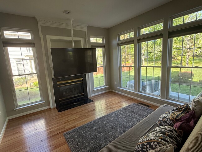 Building Photo - 2037 Woodshade Ct