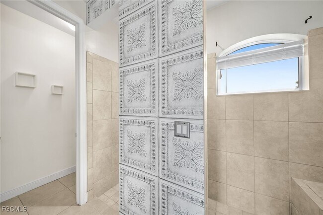 Building Photo - 3326 SW 8th St