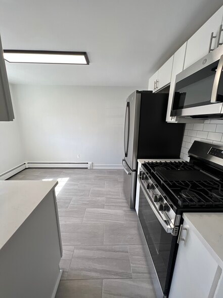 Building Photo - 42 Pond St