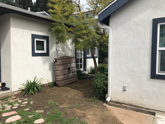 Primary Photo - 1178 N Alexandria Ave