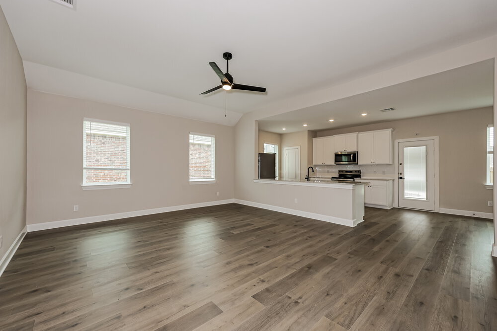 Building Photo - 312 Live Oak Ln