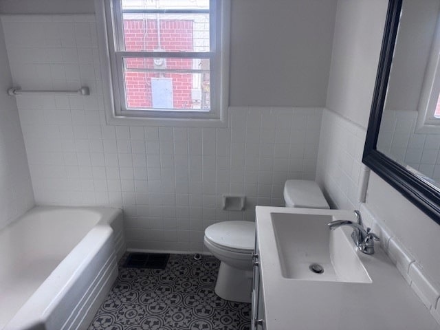 Building Photo - 2025 Cedar St