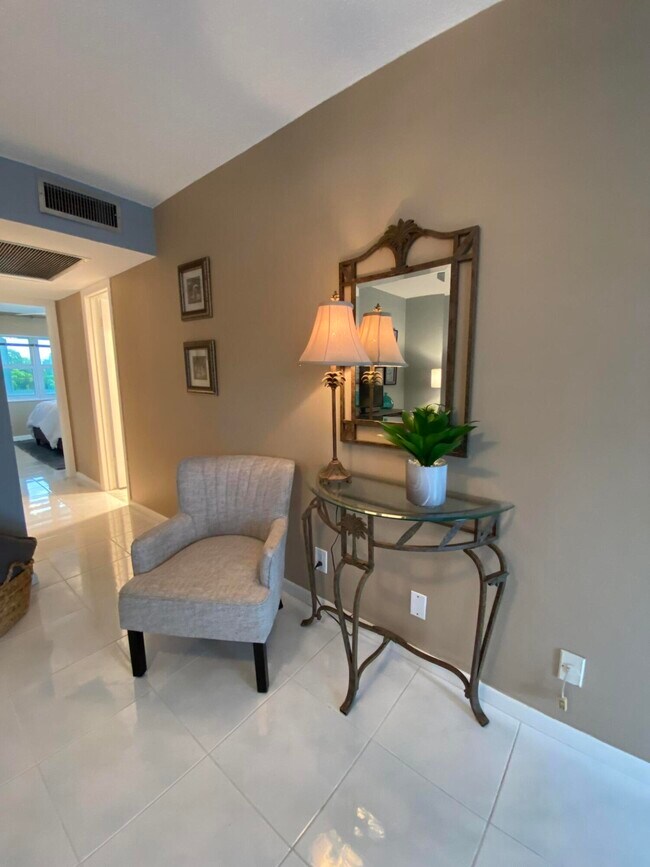 Building Photo - 72 Newport D