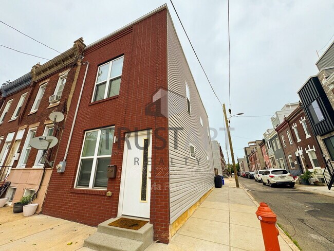 Building Photo - 1327 S 27th St
