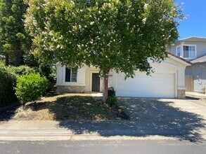 Building Photo - East Roseville - Near Olympus Point - 3 Bdrm, 2 Bath