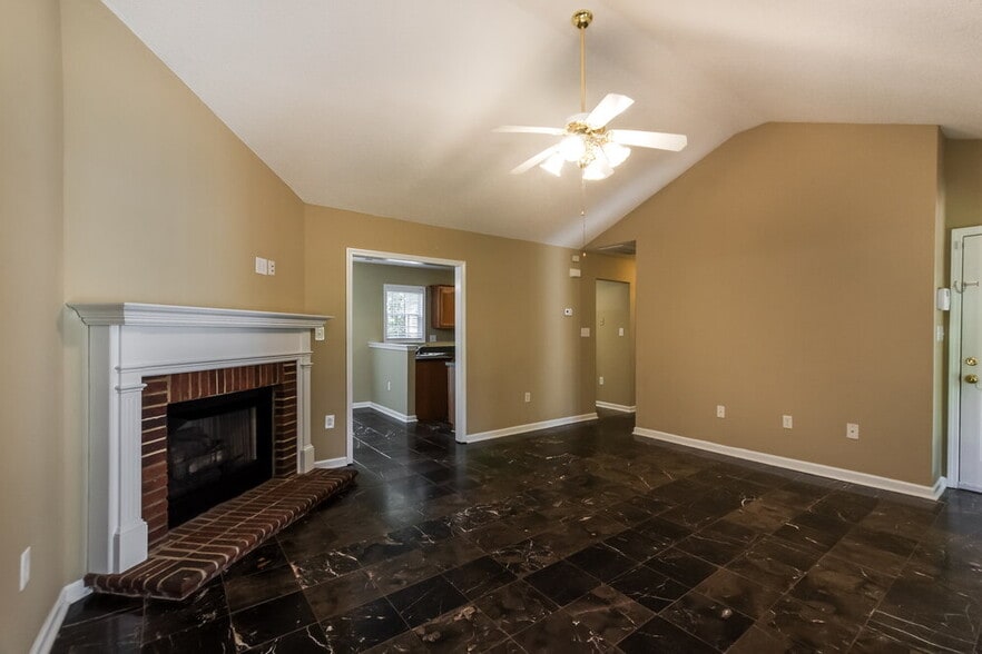 Building Photo - 2213 Brookline Ct