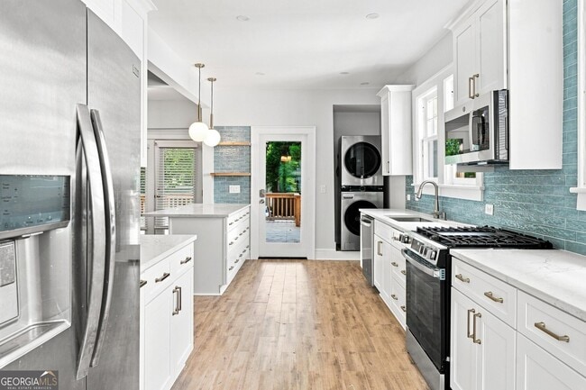 Building Photo - 884 Vedado Way NE
